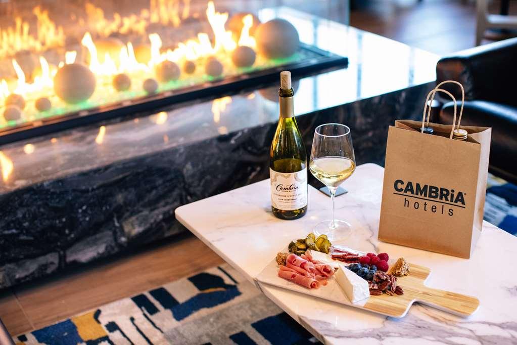 Cambria Hotel Manchester South Windsor 레스토랑 사진